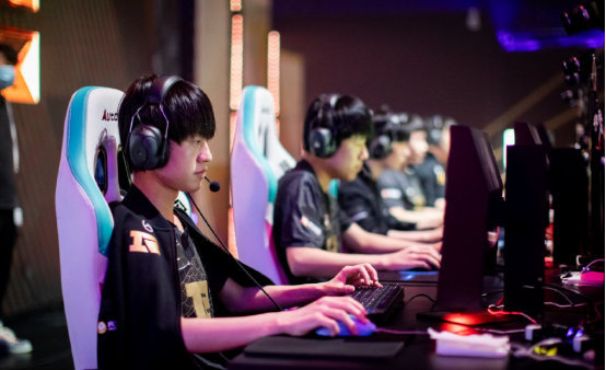 组合具备极 组合具备极